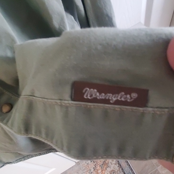 WRANGLER RETRO PREMIUM. MODERN FIT XXL ARMY GREEN SNAP CLOSURE. LONG SLEEVES - Picture 3 of 8